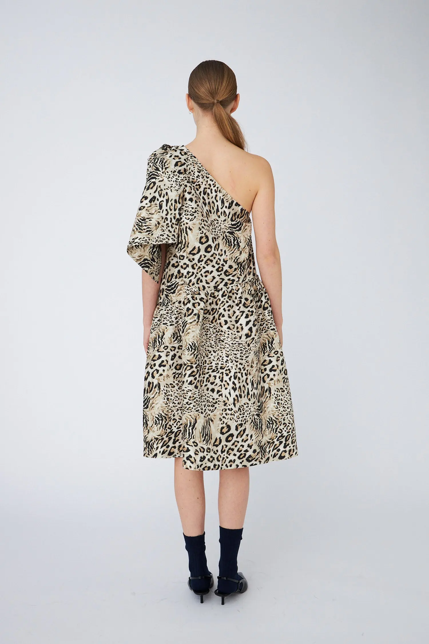 Crisp One-Shoulder Midi Dress with Bow - Leopard - Image 3