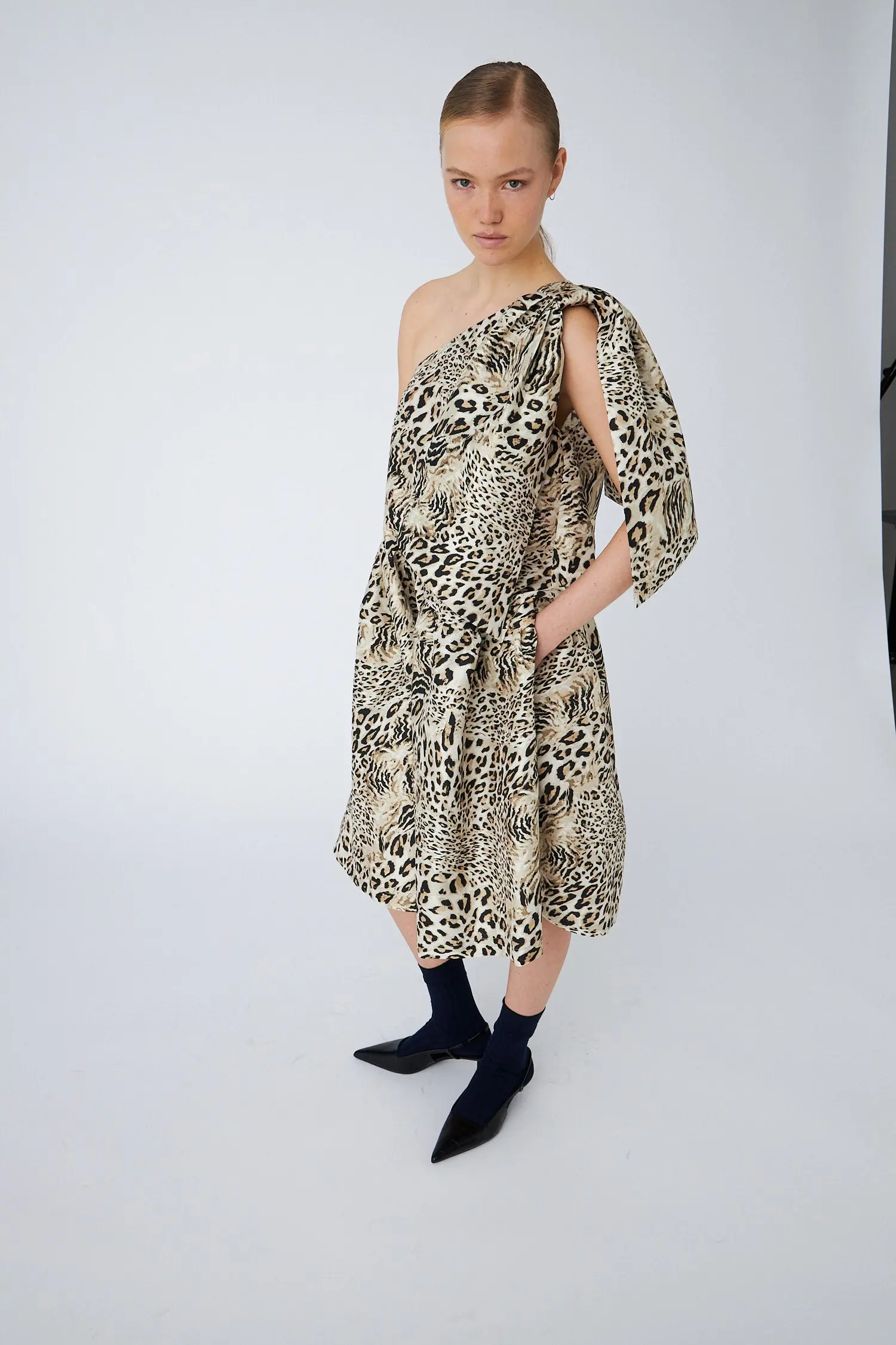 Crisp One-Shoulder Midi Dress with Bow - Leopard - Image 4