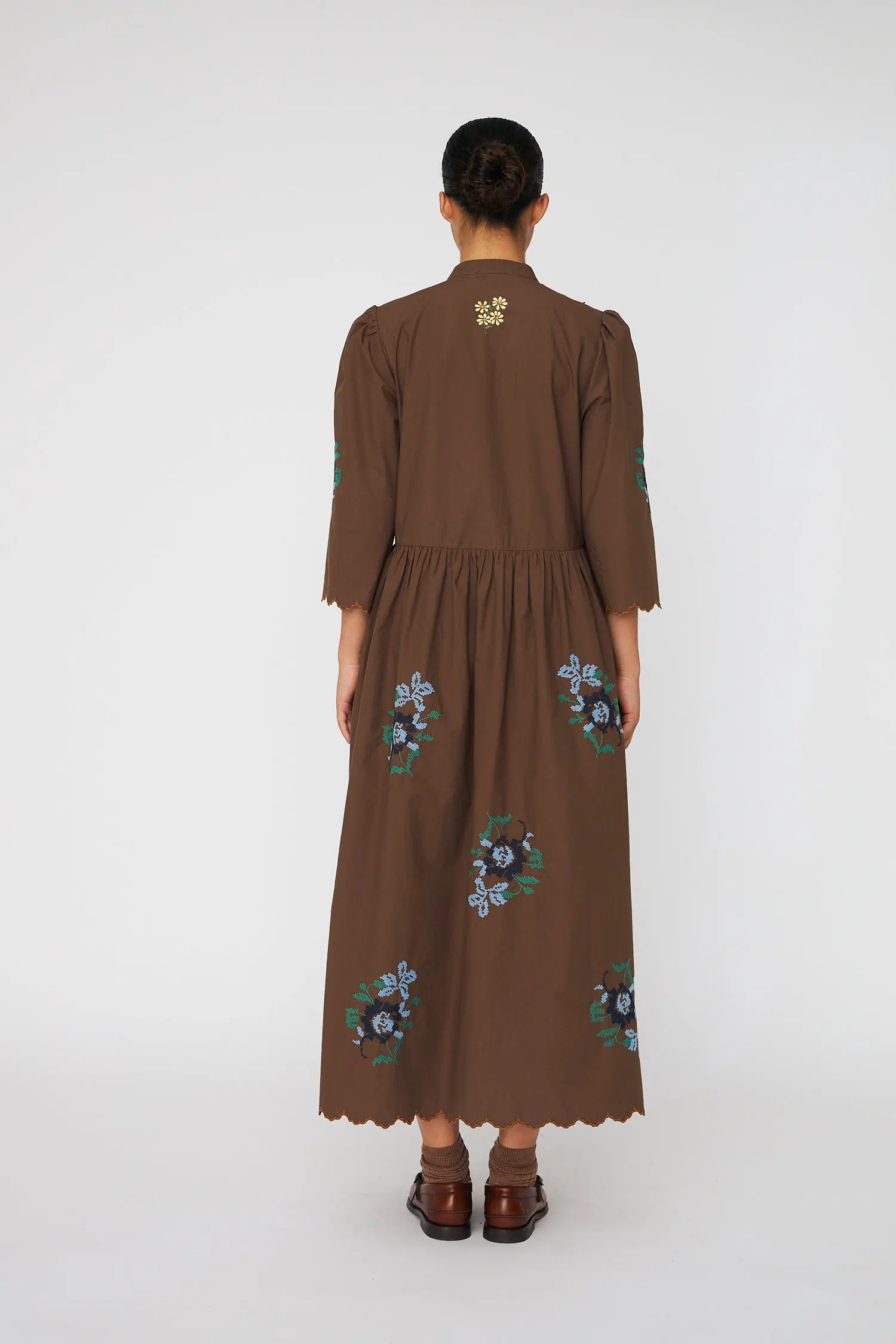 Embroidered Loose Midi Dress - Brown - Image 3