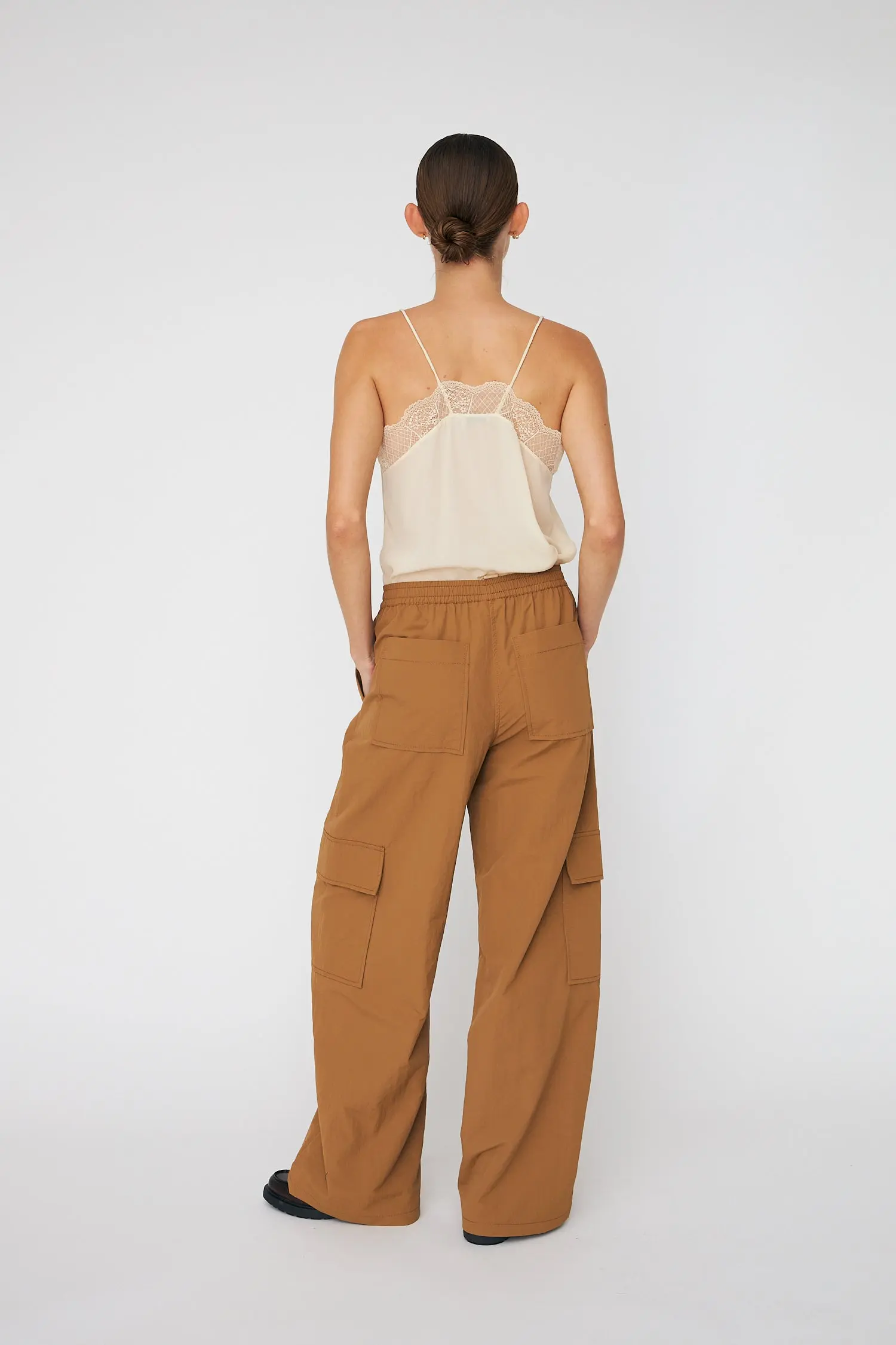 Oversized Caravan Pants - Camel Brown - Image 3